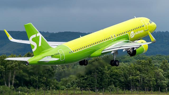 RA-73426:Airbus A320:S7 Airlines
